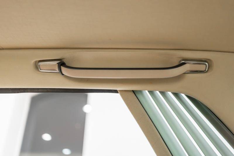 Image 65/89 of Mercedes-Benz 500 SLC (1980)