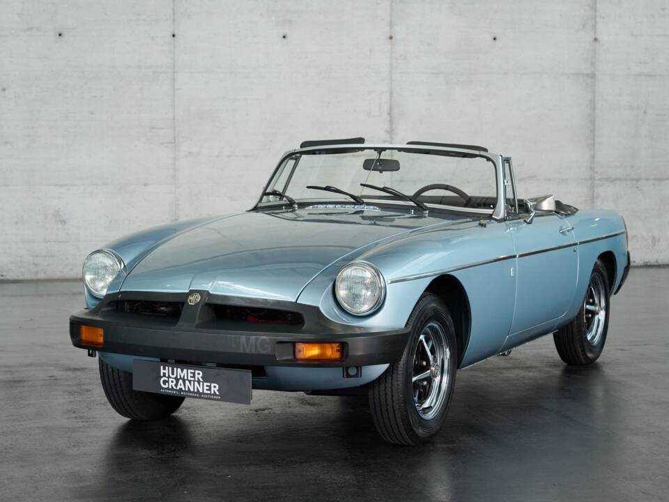 Image 3/50 of MG MGB (1976)