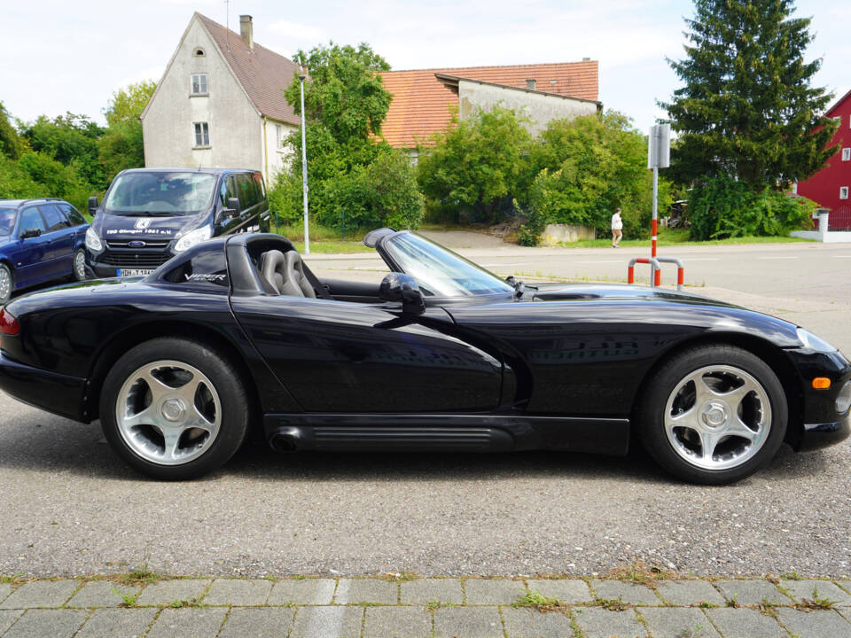 Image 4/16 of Dodge Viper RT&#x2F;10 (1994)