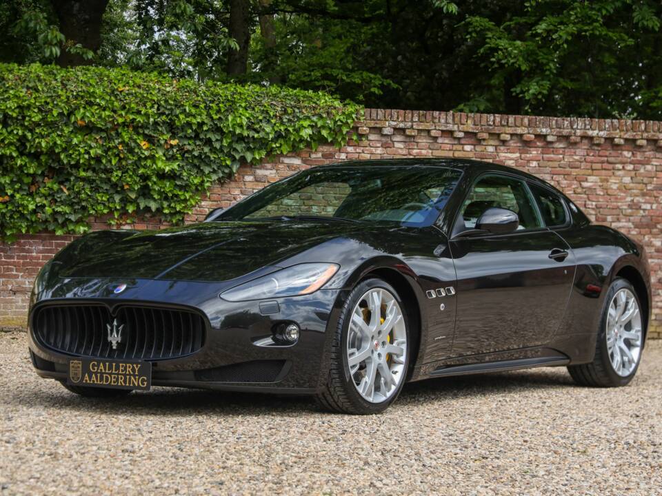 Image 17/50 of Maserati GranTurismo S (2008)
