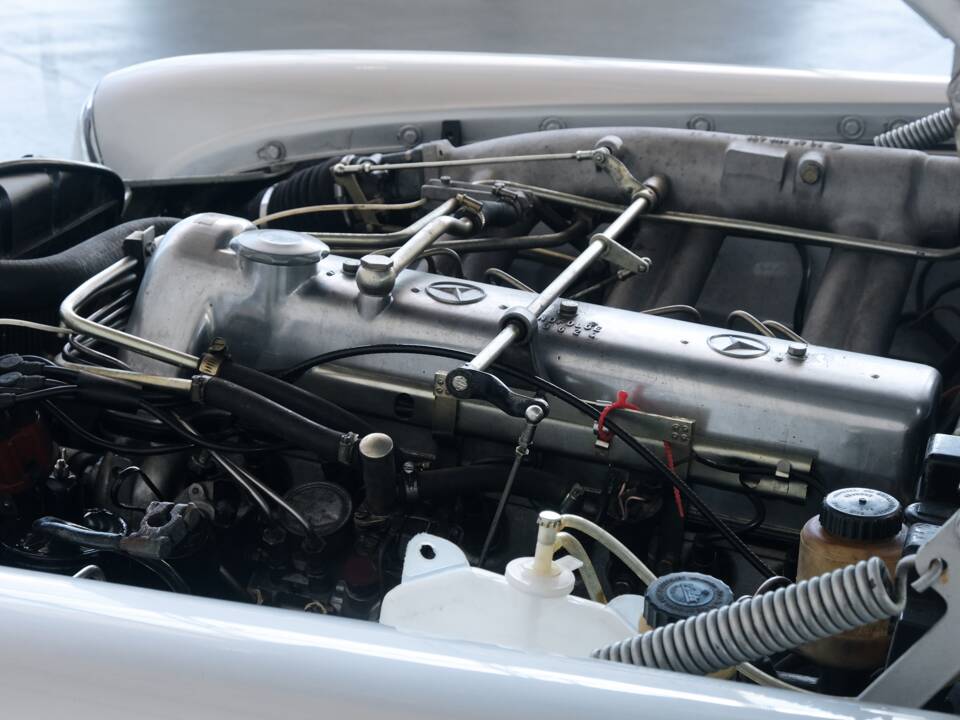 Image 35/49 of Mercedes-Benz 220 SE b (1962)