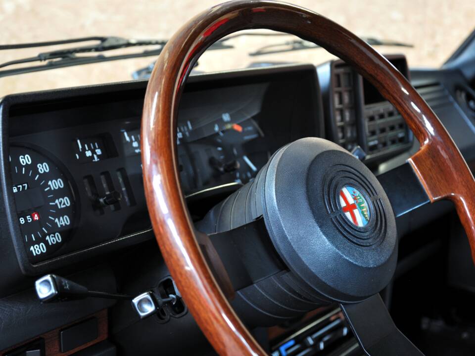 Image 37/49 of Alfa Romeo Alfetta 2.0 (1983)