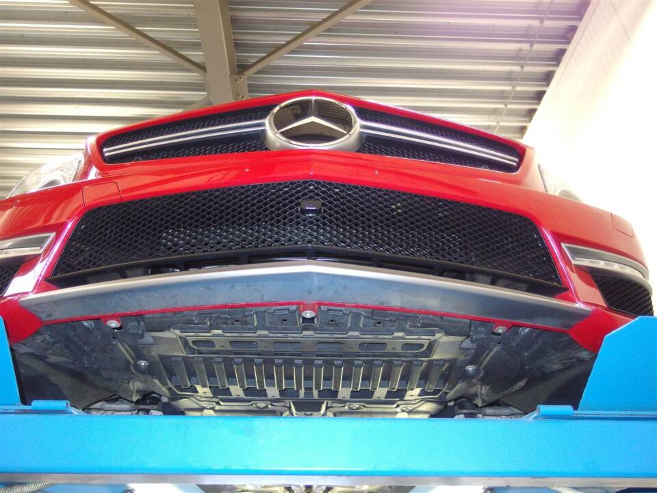 Image 83/99 of Mercedes-Benz SL 63 AMG (2012)