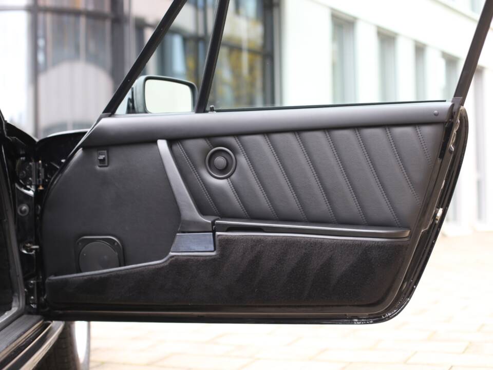 Image 20/43 of Porsche 911 Carrera 3.2 (1985)