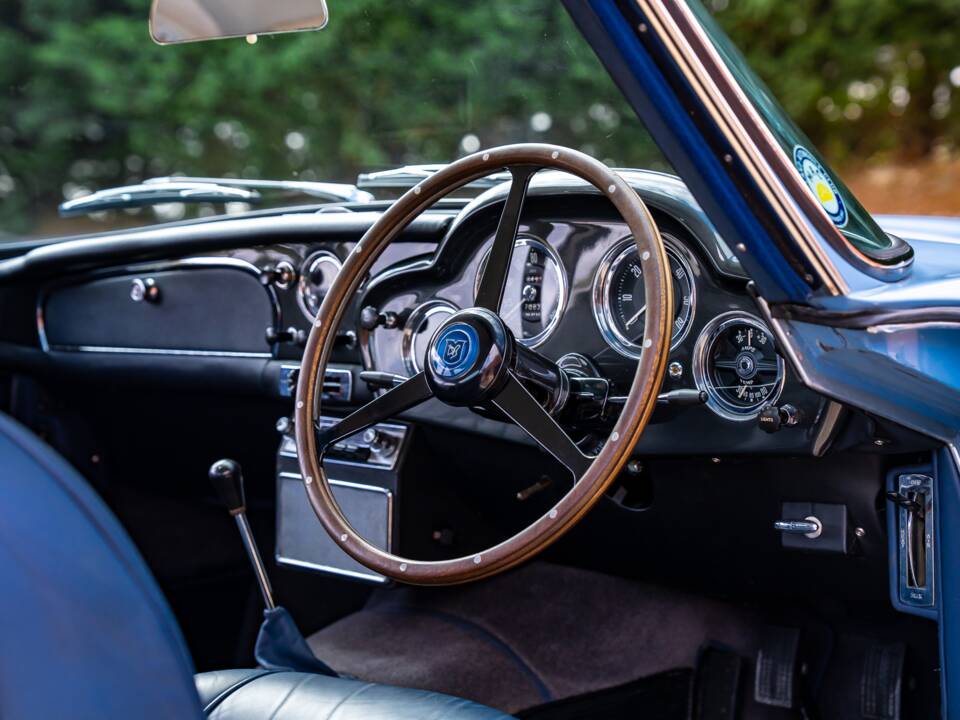Image 17/56 of Aston Martin DB 4 (1960)