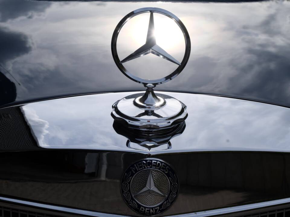 Image 40/76 de Mercedes-Benz 220 S b (1963)