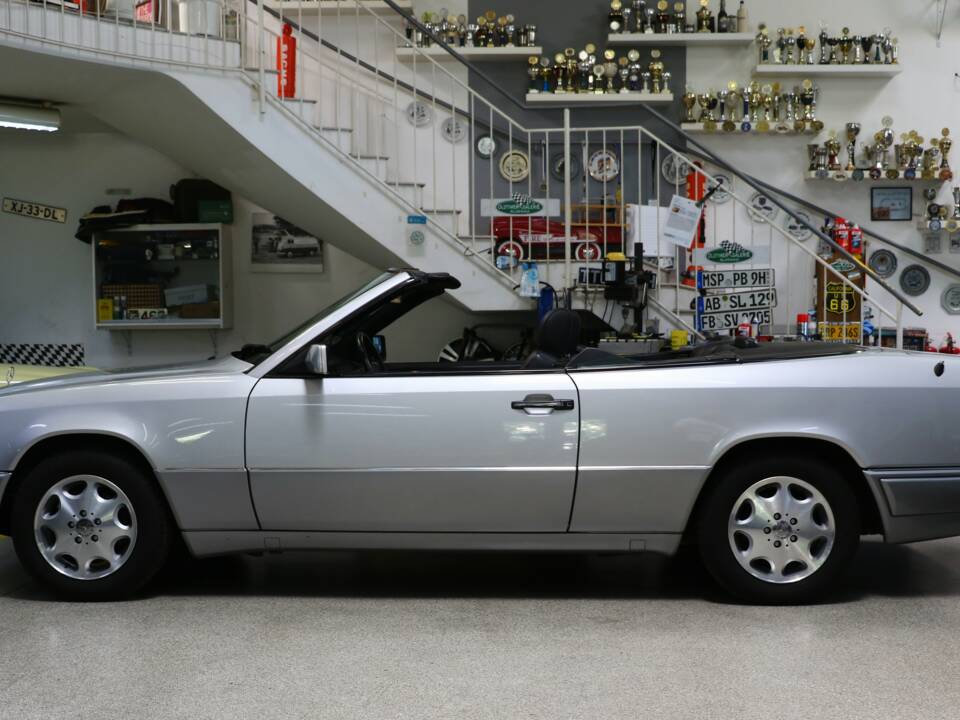 Immagine 43/43 di Mercedes-Benz E 200 (1994)