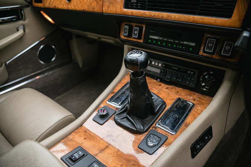 Image 18/33 of Jaguar XJ-S 3.6 (1991)