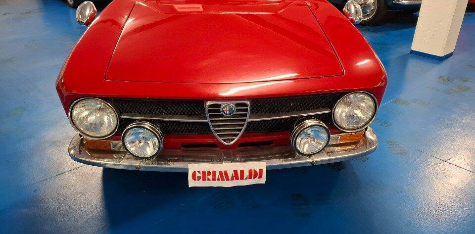Image 17/32 of Alfa Romeo Giulia GT 1300 Junior (1974)