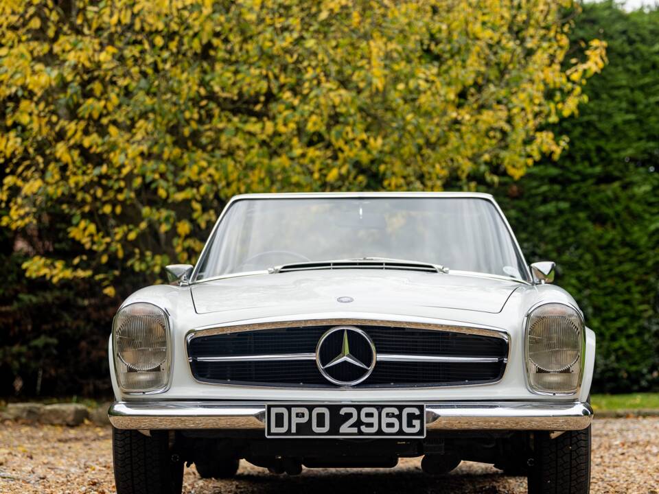 Image 11/50 of Mercedes-Benz 280 SL (1968)