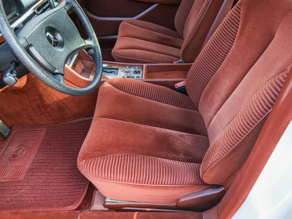 Image 27/50 de Mercedes-Benz 280 S (1988)