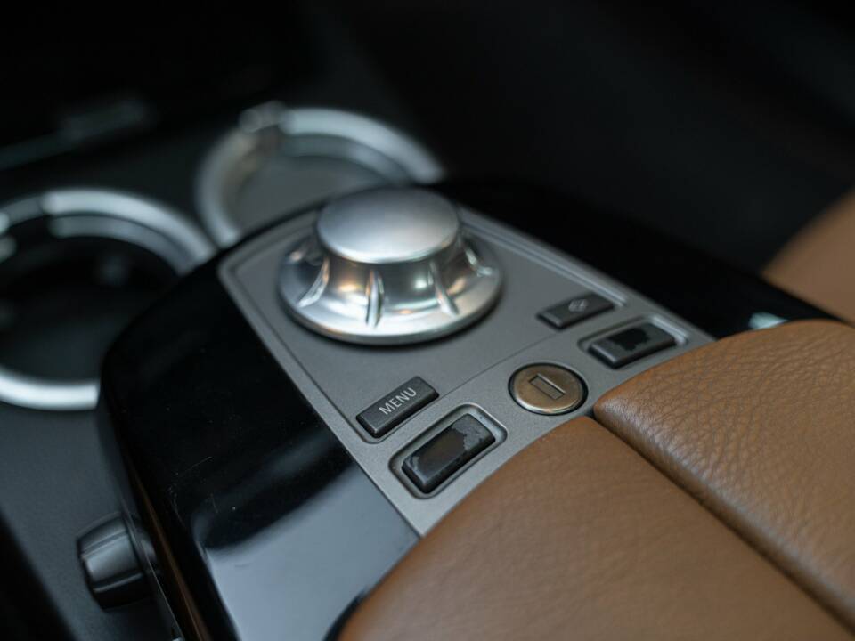 Image 44/50 of BMW 750iL (2001)