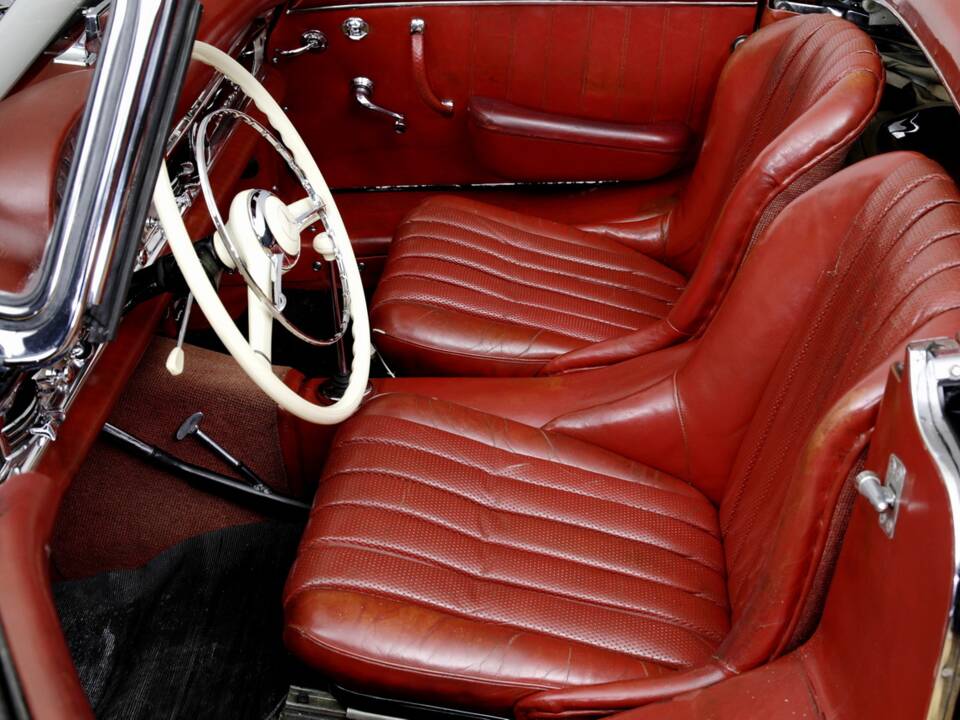 Image 13/29 of Mercedes-Benz 300 SL Roadster (1959)