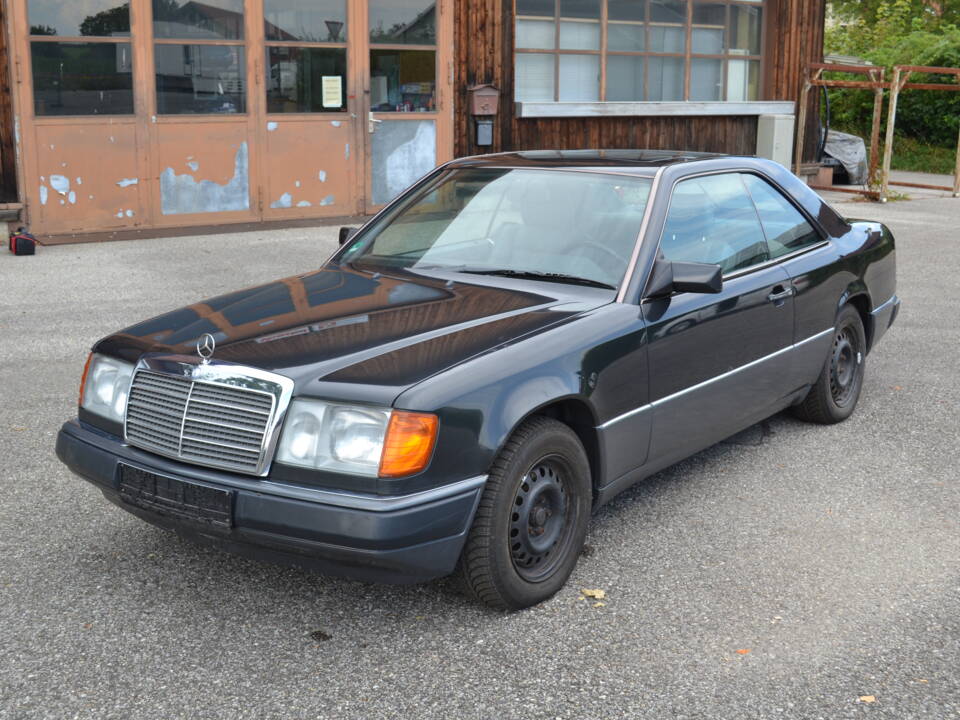 Image 3/25 of Mercedes-Benz 300 CE (1989)