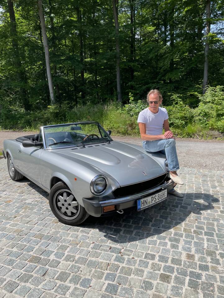 Image 2/32 of FIAT 124 Pininfarina Spidereuropa (1985)