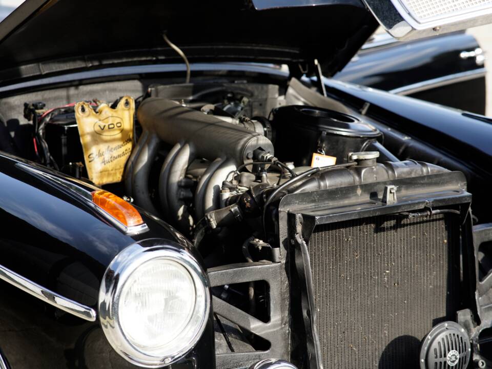 Immagine 20/35 di Mercedes-Benz 220 SE (1960)