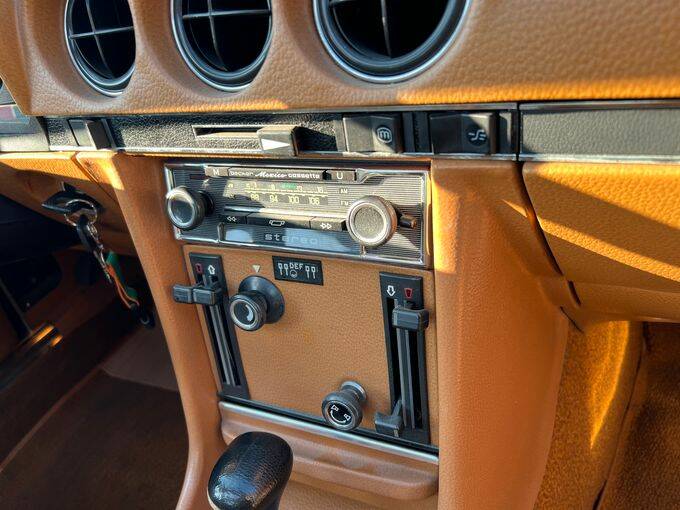 Image 18/19 of Mercedes-Benz 280 SLC (1976)