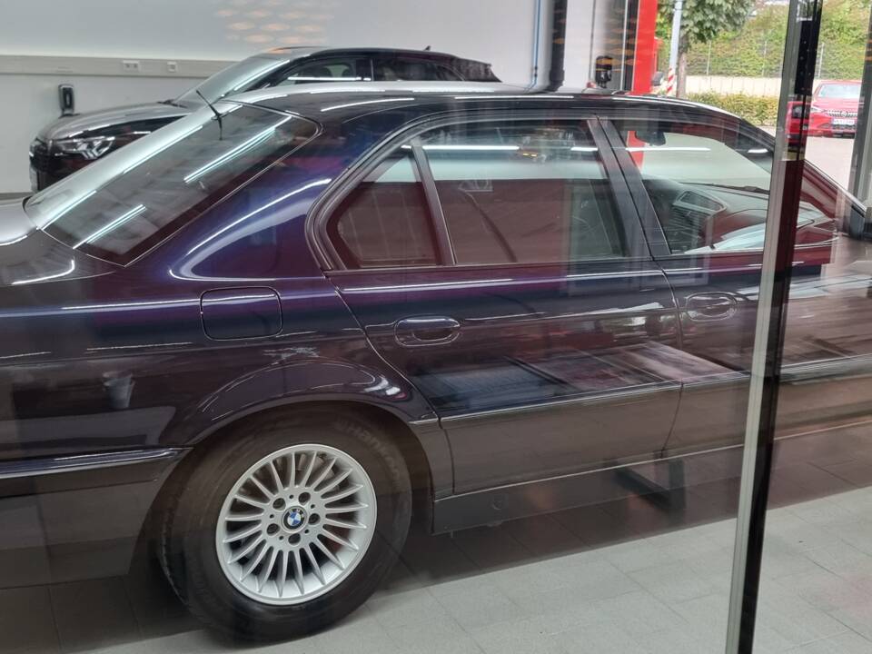 Image 44/58 of BMW 750i (1997)
