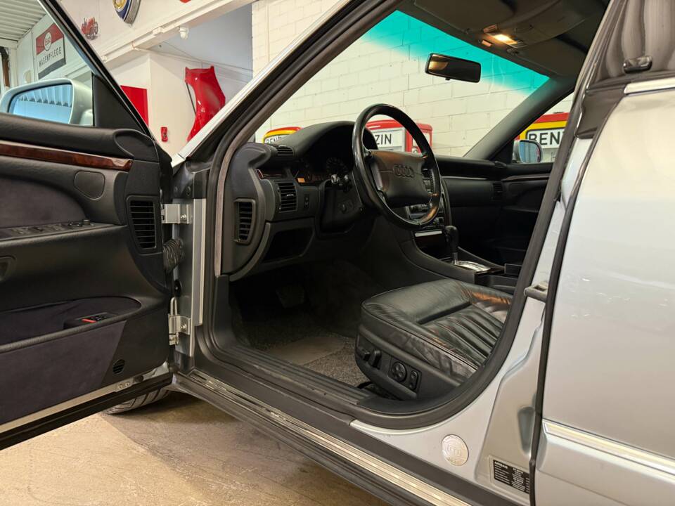 Immagine 6/17 di Audi A8 3.7 (1995)