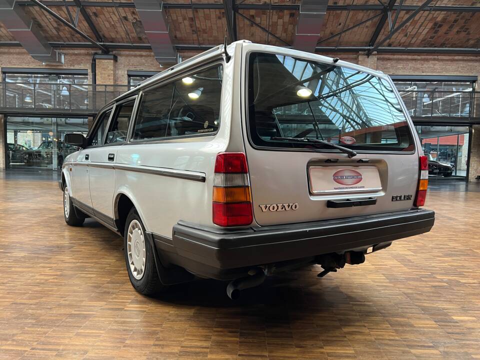 Bild 12/36 von Volvo 240 Polar (1990)