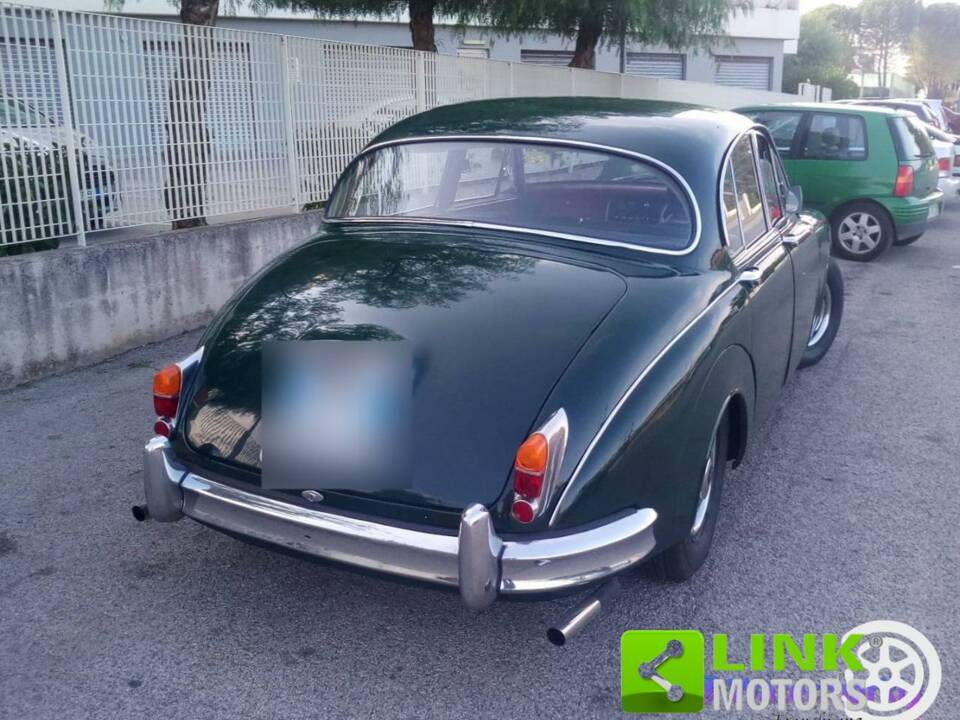 Afbeelding 2/10 van Daimler 2.5 Litre V8 (1964)