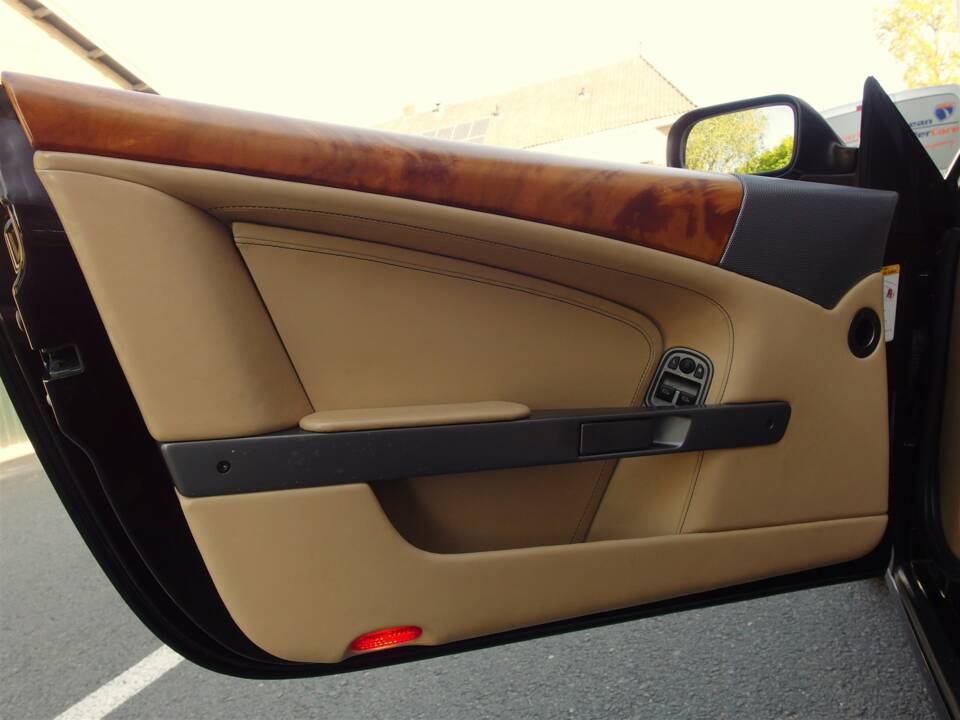 Bild 56/99 von Aston Martin DB 9 Volante (2006)