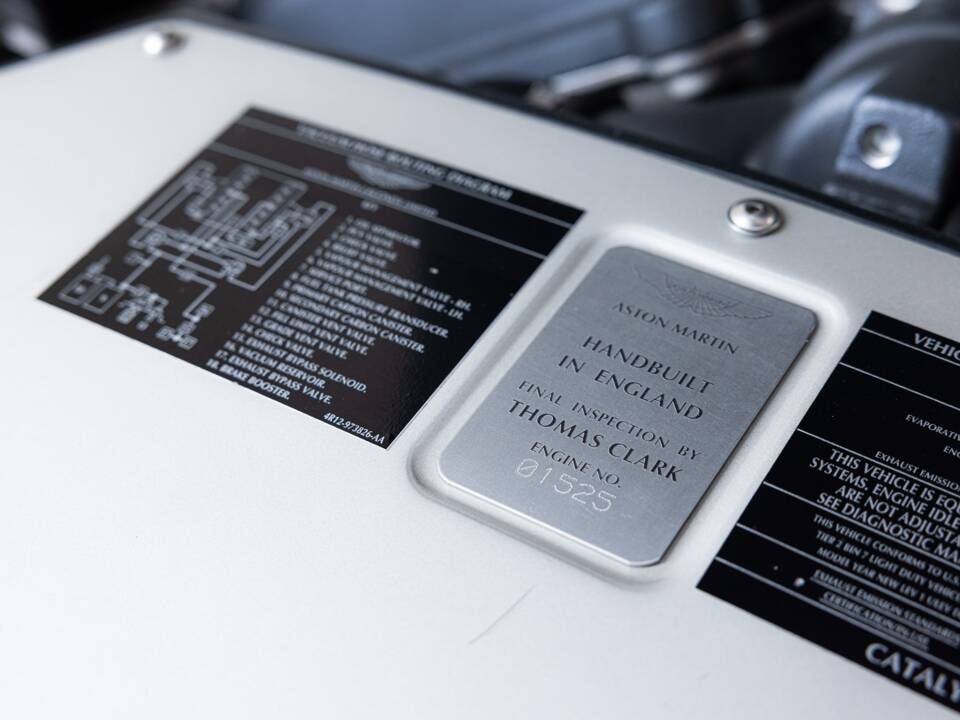 Image 25/31 de Aston Martin V12 Vanquish (2004)