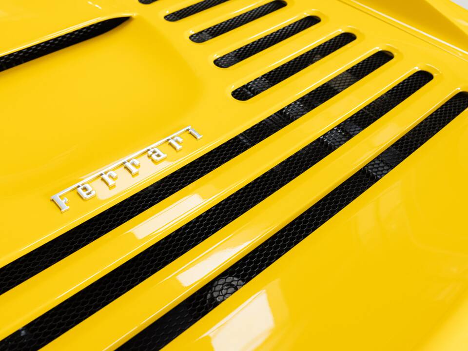 Image 30/36 de Ferrari F 355 Berlinetta (1995)