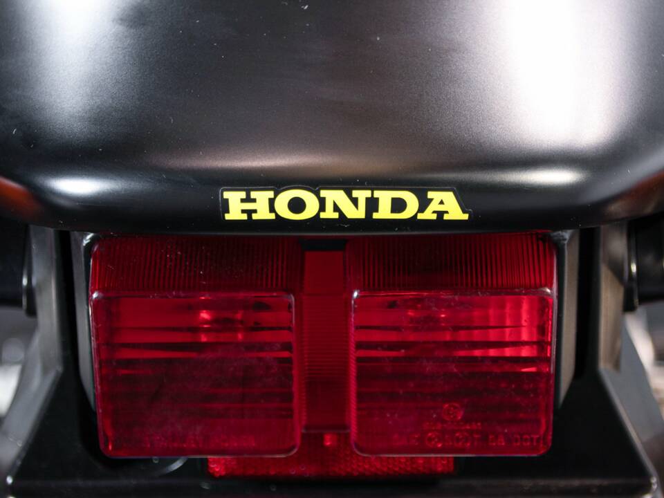 Bild 31/42 von Honda DUMMY (2000)
