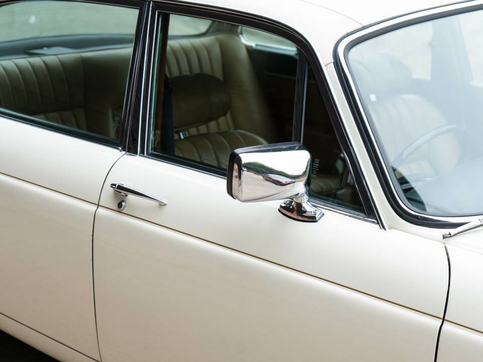 Immagine 13/50 di Daimler Sovereign 4.2 (1978)
