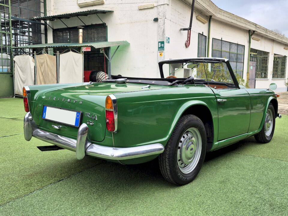 Image 13/66 of Triumph TR 4A IRS (1966)