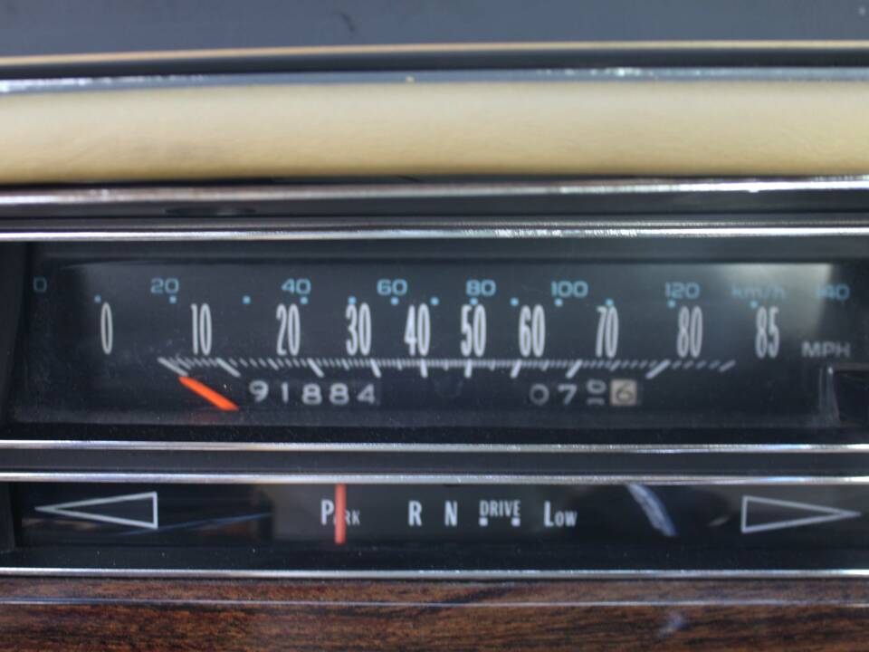 Image 48/56 of Cadillac Coupe DeVille (1977)