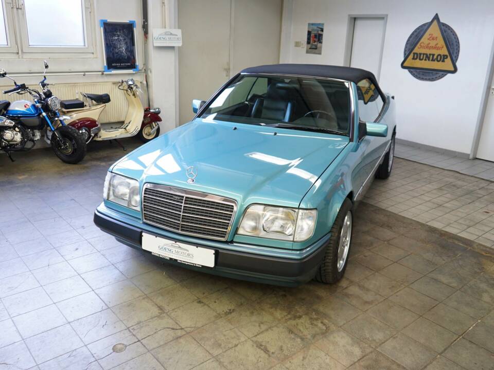 Afbeelding 10/50 van Mercedes-Benz 300 CE-24 (1993)