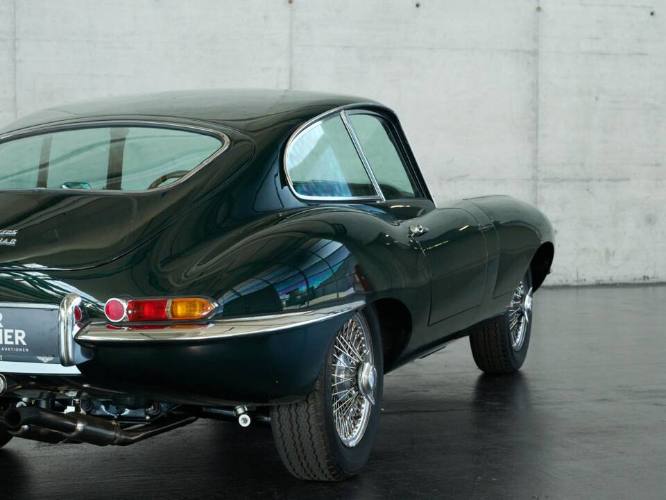 Image 36/50 de Jaguar E-Type (1970)