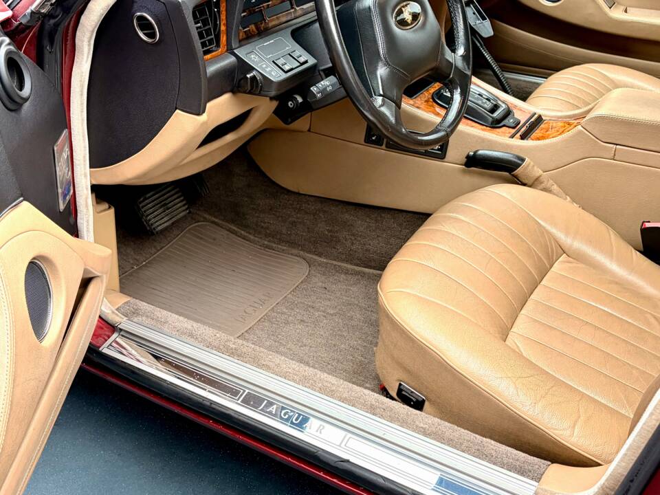 Afbeelding 10/17 van Jaguar XJ 6 4.0 (1990)