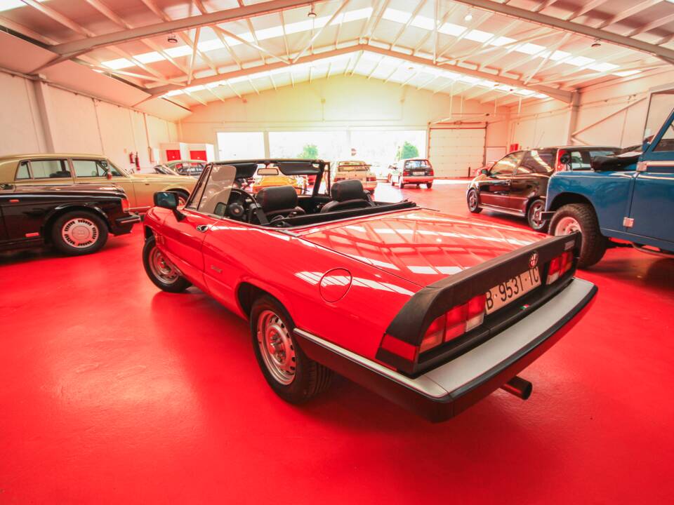 Image 22/24 of Alfa Romeo 2.0 Spider (1987)