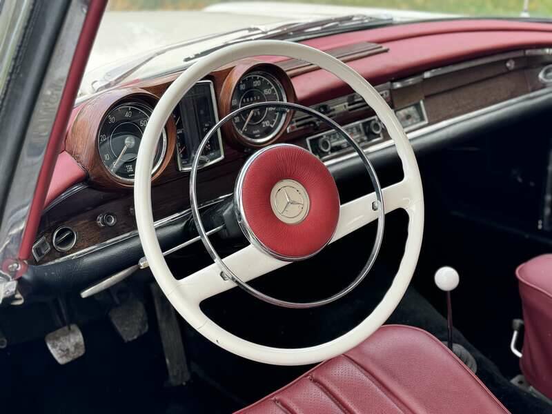 Image 2/50 of Mercedes-Benz 220 SE b (1963)