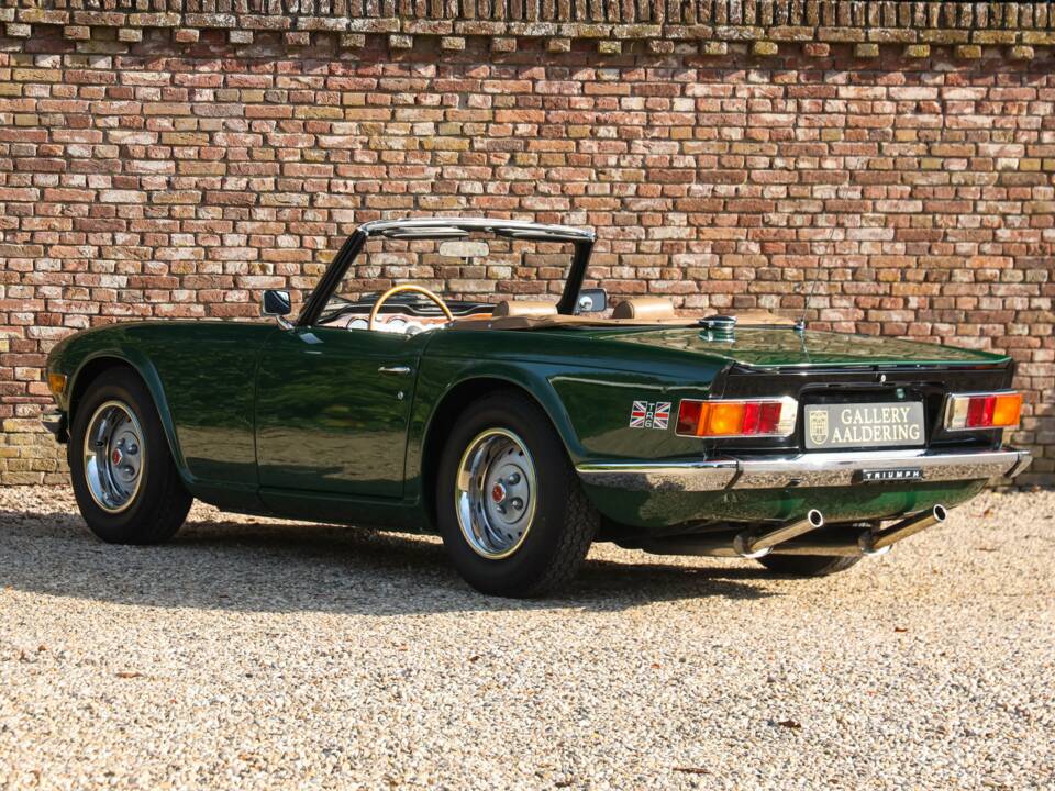 Immagine 2/50 di Triumph TR 6 (1976)