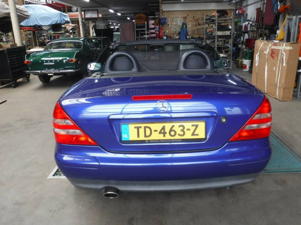 Image 38/40 de Mercedes-Benz SLK 230 Kompressor (1999)