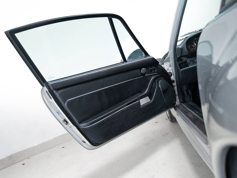 Bild 8/39 von Porsche 911 Carrera 4S (1997)