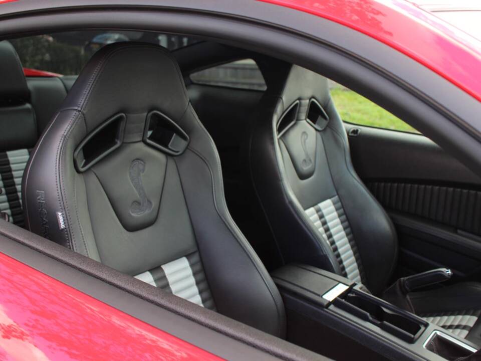 Afbeelding 13/29 van Ford Mustang Shelby GT 500 (2011)