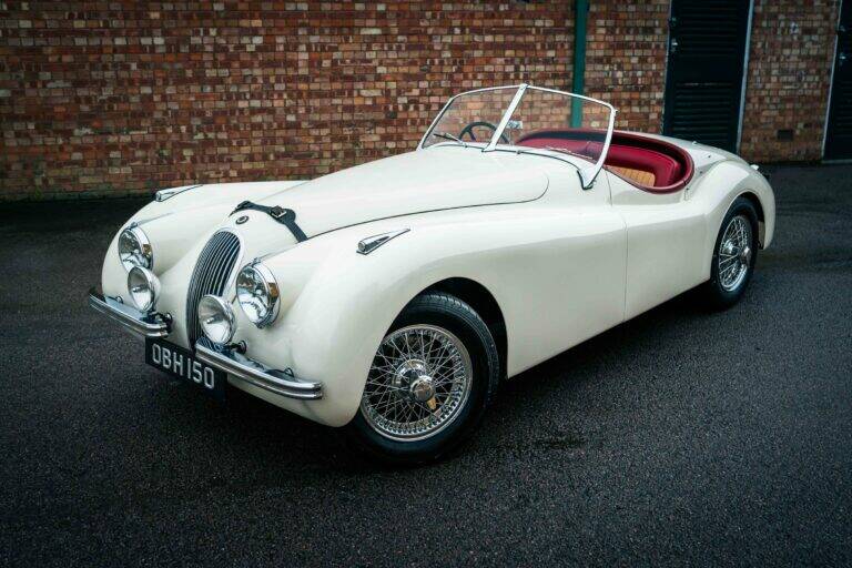 Image 2/43 of Jaguar XK 120 OTS (1951)