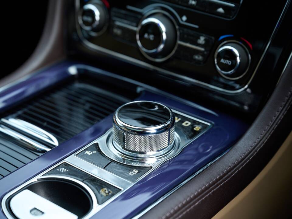 Bild 30/50 von Jaguar XJ 5.0 (2011)