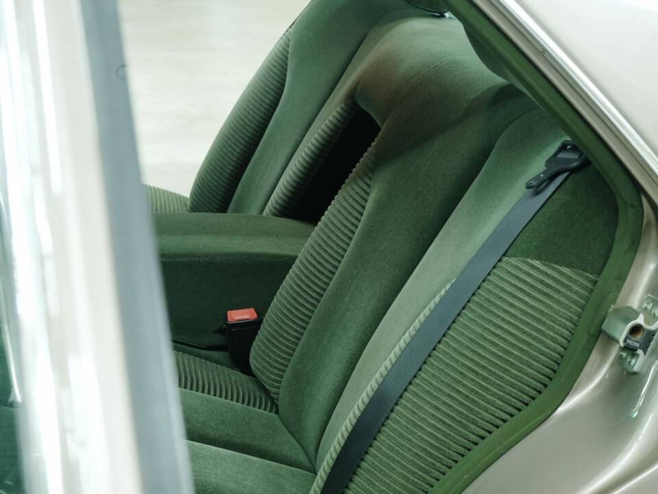 Bild 37/50 von Mercedes-Benz 300 SEL (1986)