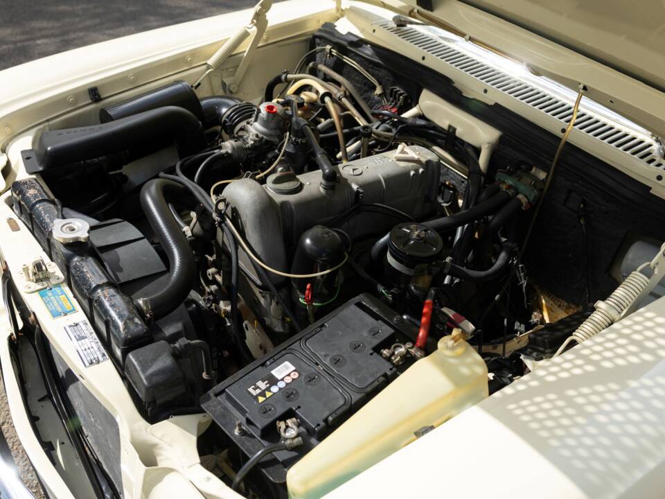 Imagen 5/40 de Mercedes-Benz 230/4 (1976)