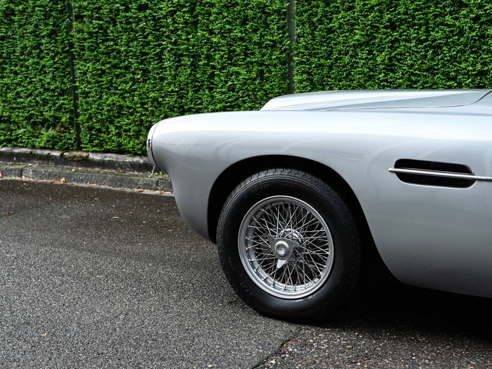 Image 14/50 de Aston Martin DB 4 (1960)