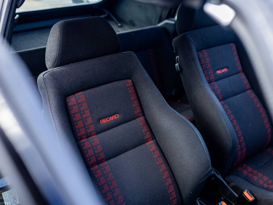 Afbeelding 43/46 van Volkswagen Golf I GTI 1.6 (1993)