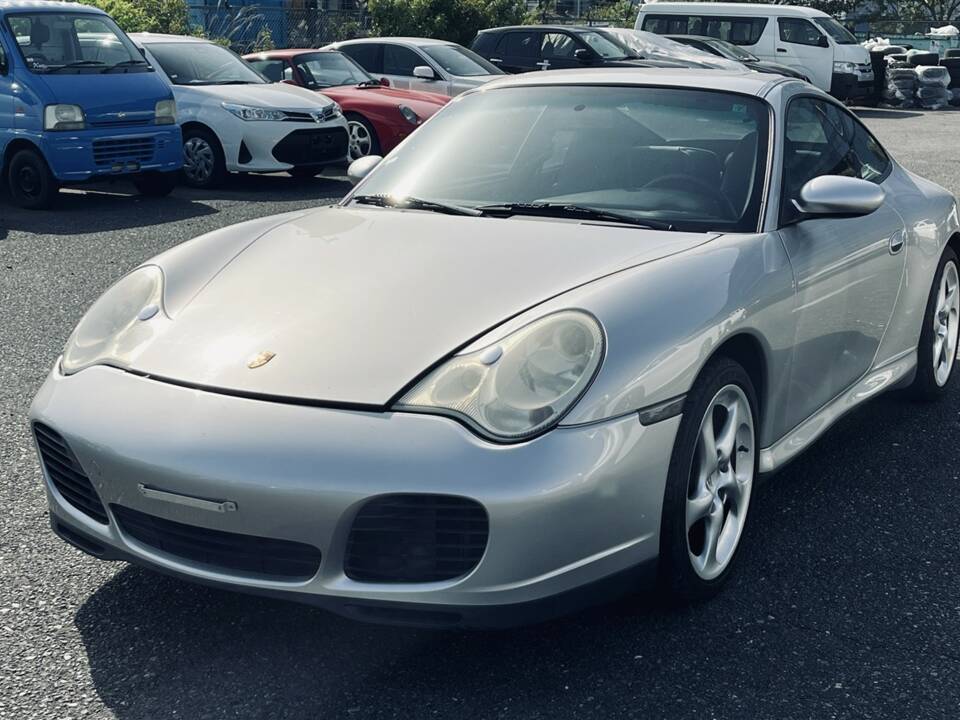 Image 2/39 of Porsche 911 Carrera 4S (2002)