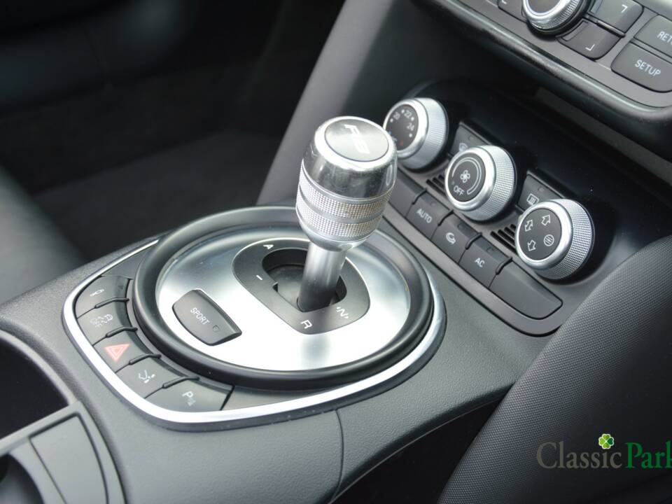 Image 47/50 of Audi R8 Spyder 4.2 FSI Quattro (2011)