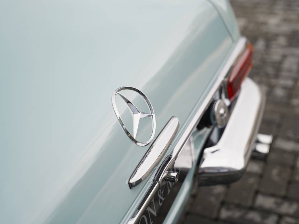 Image 30/50 of Mercedes-Benz 280 SL (1968)